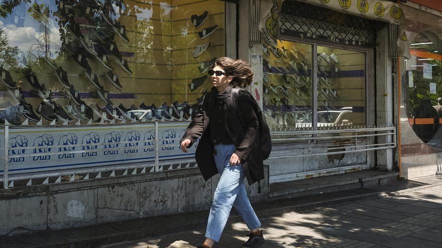 Irán utilizará cámaras para identificar a las mujeres que no usen velo