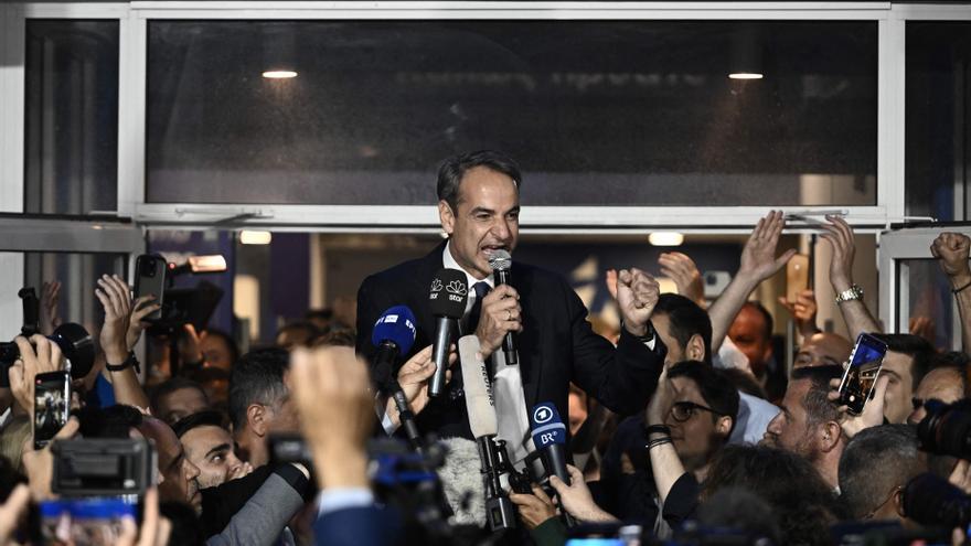 La derecha griega gana con claridad a Tsipras y apunta a nuevas elecciones para garantizarse la mayoría absoluta