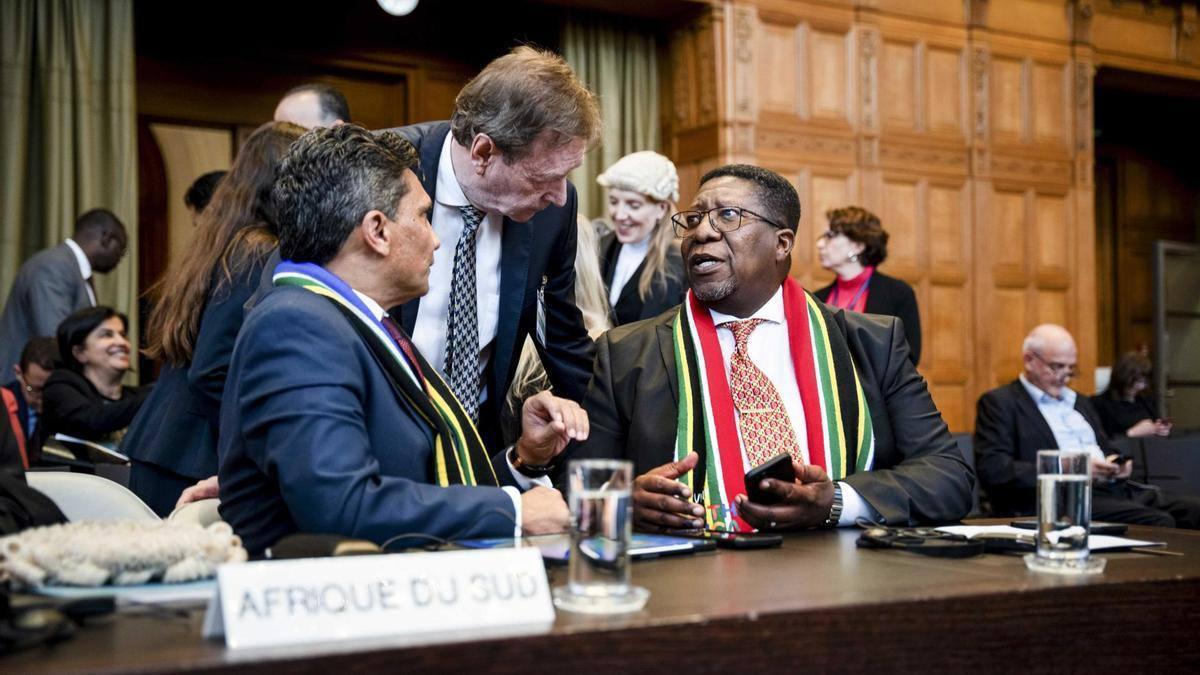 El equipo legal sudafricano en la Corte Internacional de Justicia durante la audiencia del pasado 16 de mayo