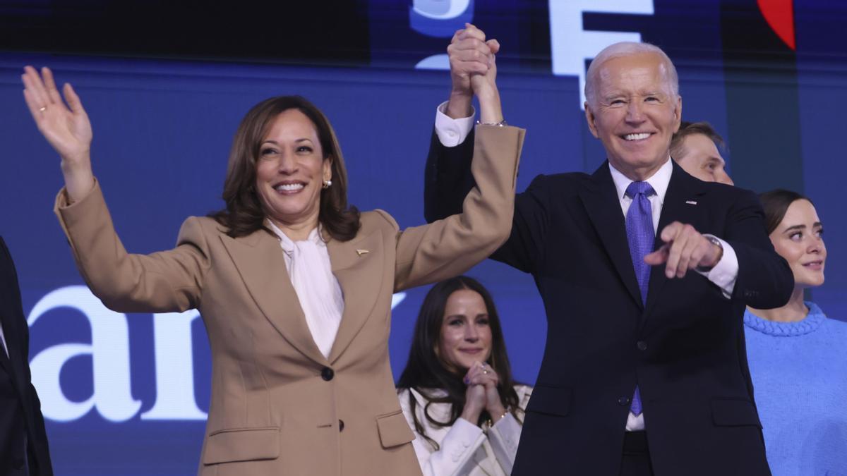 Kamala Harris y Joe Biden en un momento de la Convención Demócrata en Chicago.