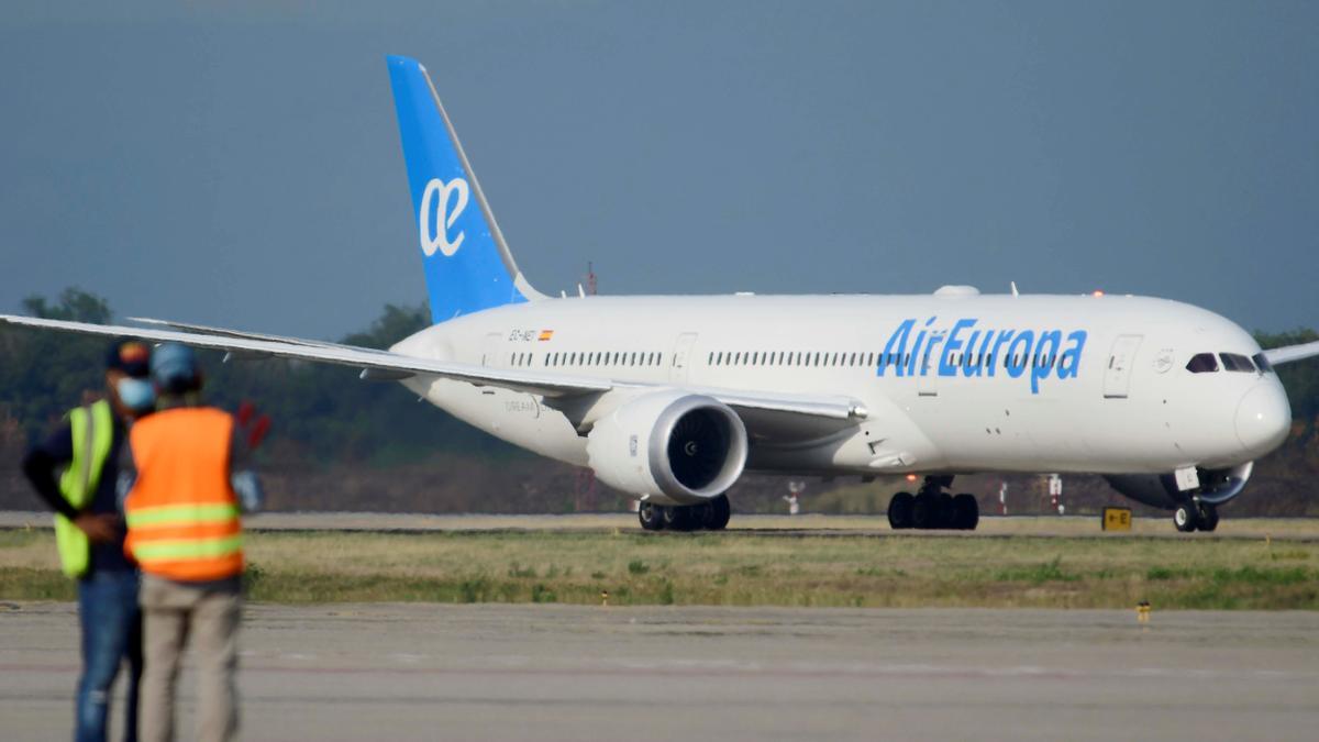 IAG irá a la ampliación de capital de Air Europa con 16 millones y mantendrá su participación en el 20%